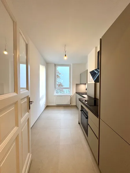 Hochwertig sanierte Altbauwohnung mit Balkon — photo 1